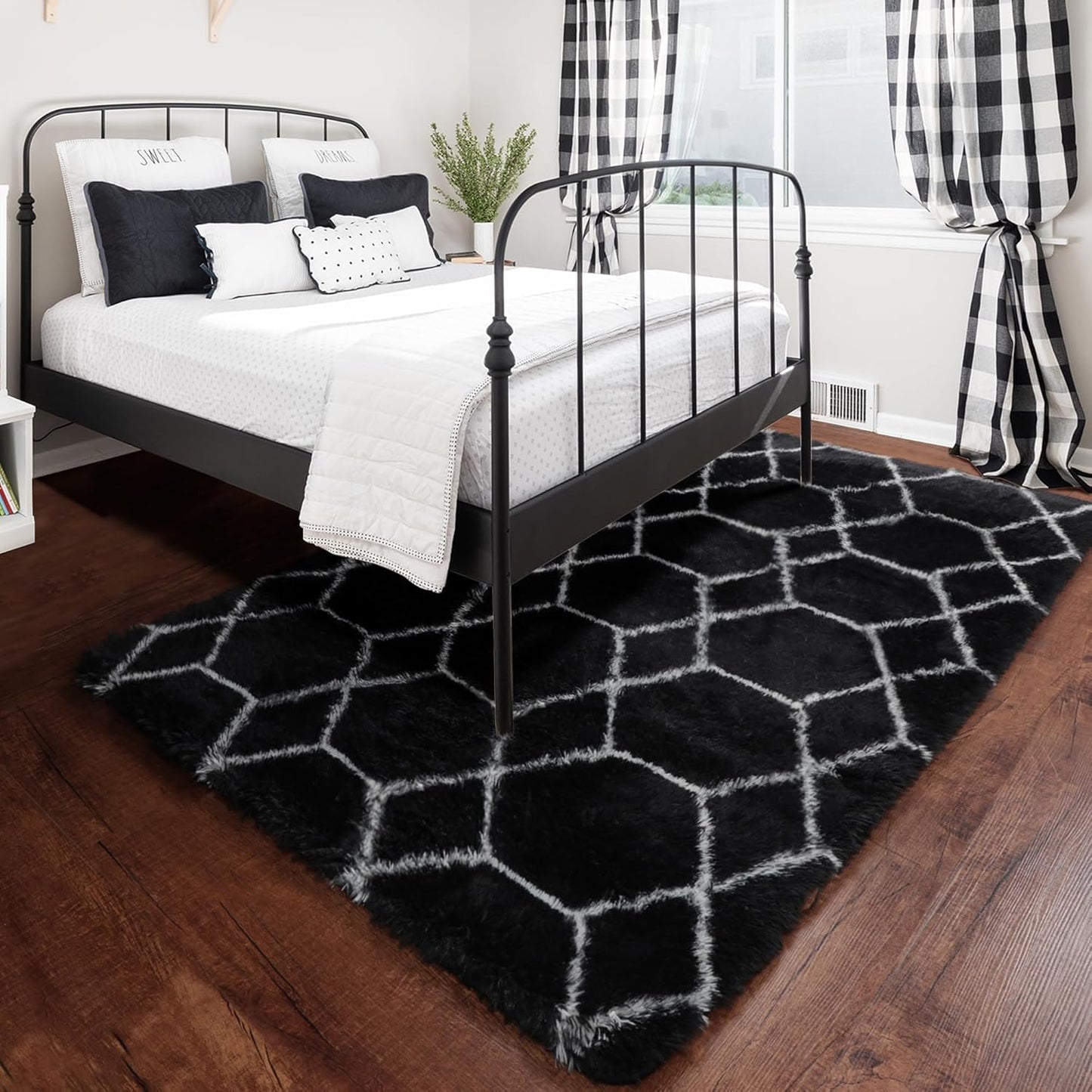ONASAR 5x7 Area Rugs for Living Room Bedroom, Washable Fluffy Black and White Rug, Geometric Boho Soft Plush Shaggy Floor Carpet Mat for Nursery Kids Girls Boys Teen Dorm Home Decor Aesthetic